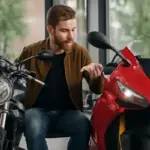 Differenze tra moto naked e sportive: ti aiuto a trovare il modello perfetto per te